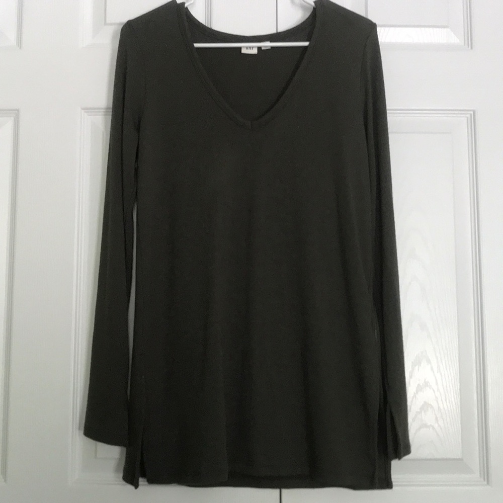 Long sleeeve v neck